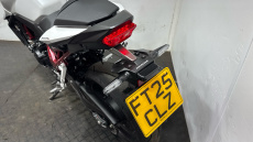 Honda CB750 Hornet (25MY)